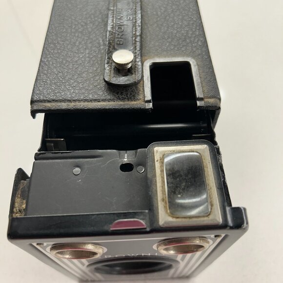 EASTMAN KOKAK BROWNIE TARGET Six-16 Camera - Picture 2 of 9